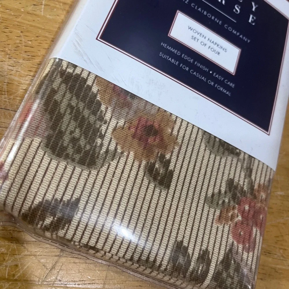 Vtg Crazy Horse Liz Claiborne Floral Woven Napkins Set of 4 Cream Pink 2002 NIP